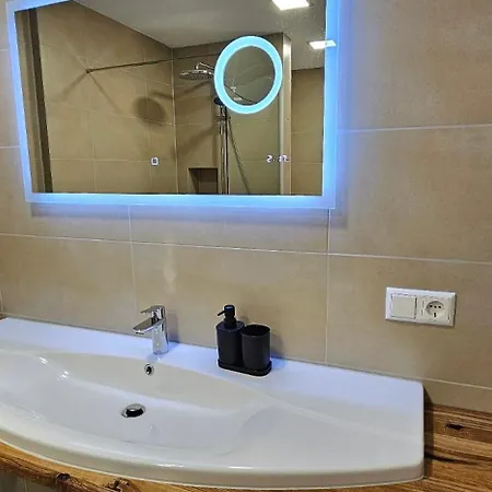 Apartament Luxus - Wlan, Smart Tv, Terrasse, Kueche, Handtuecher Heidenheim an der Brenz